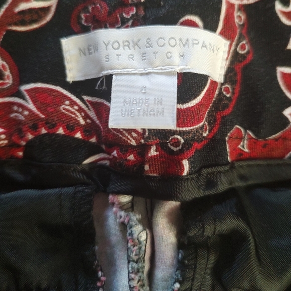 𝅺New York & Company Cropped Black Pants with Paisley Floral Design Sz.4 - Picture 5 of 7